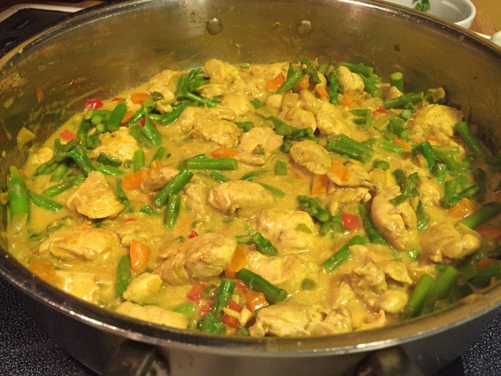 indian spiced chicken asparagus in the pan
